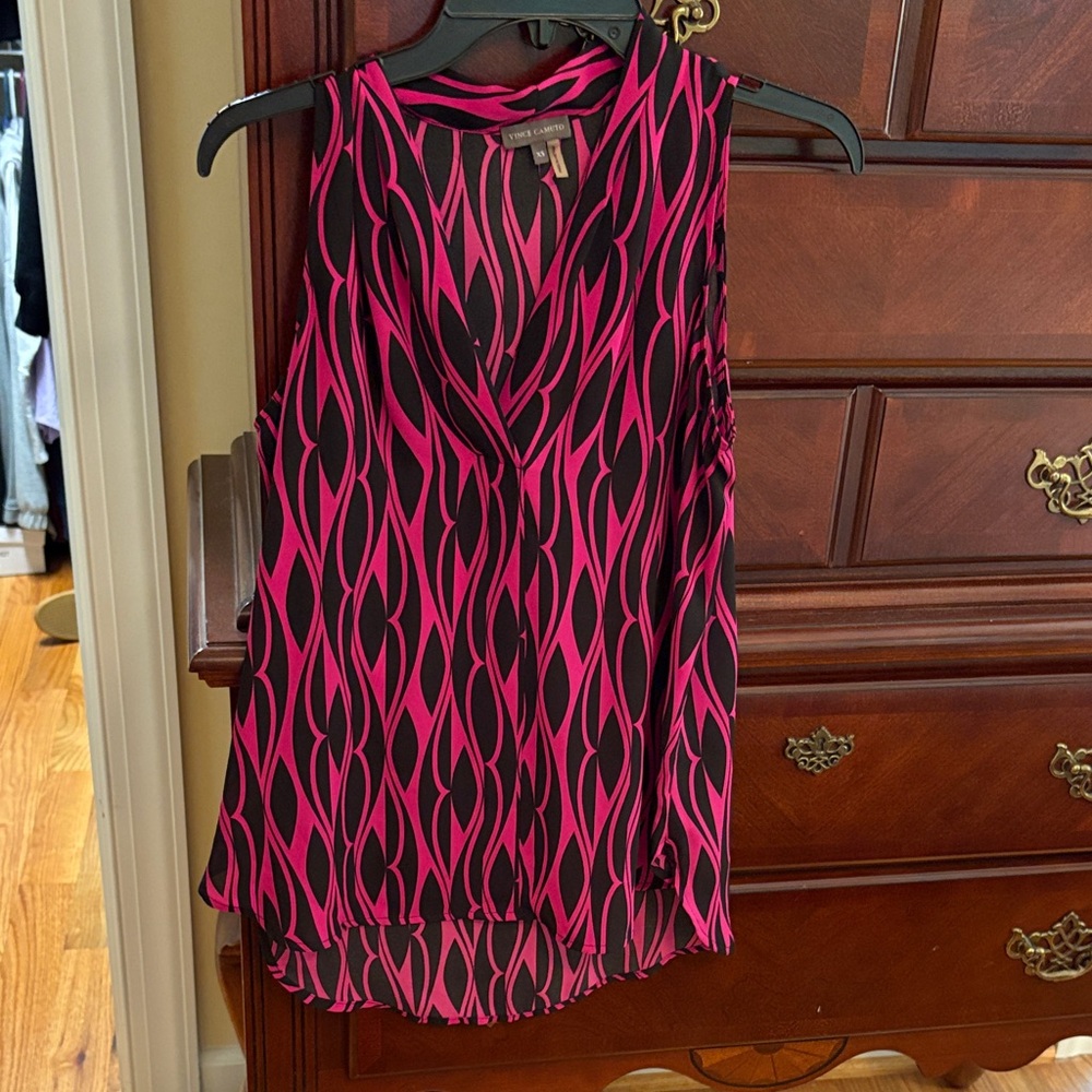 Vince Camuto Black & Hot Pink Sleeveless V-Neck Camisole